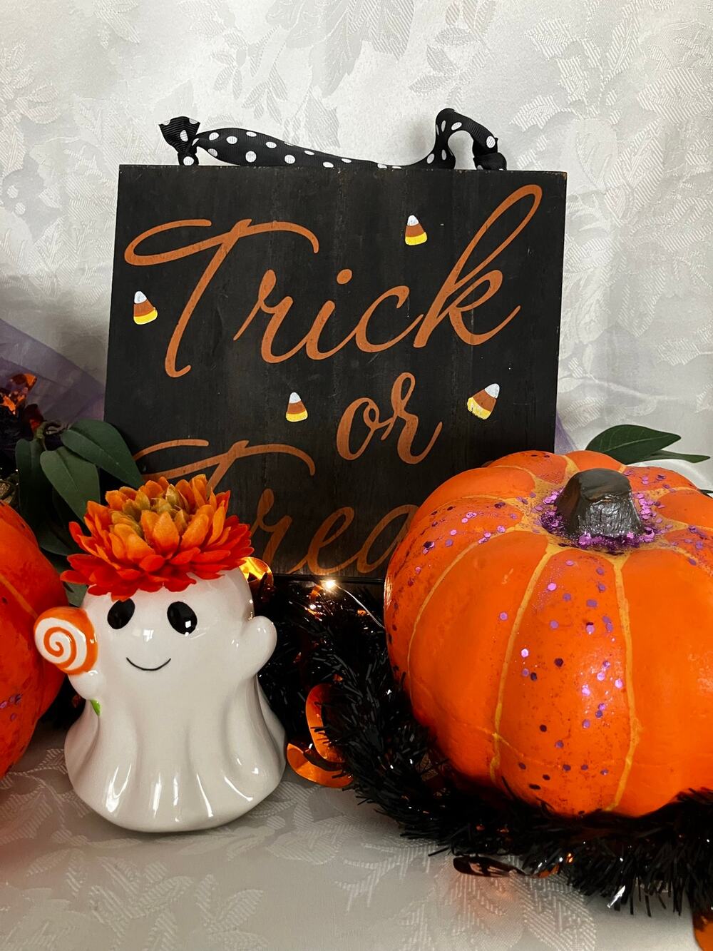 Halloween Tabletop Decor Lot Pumpkins Ghosts Trick or Treat Lighted Display